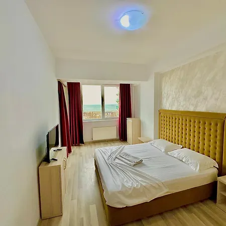 Summerland Seaview Apartment Mamaia