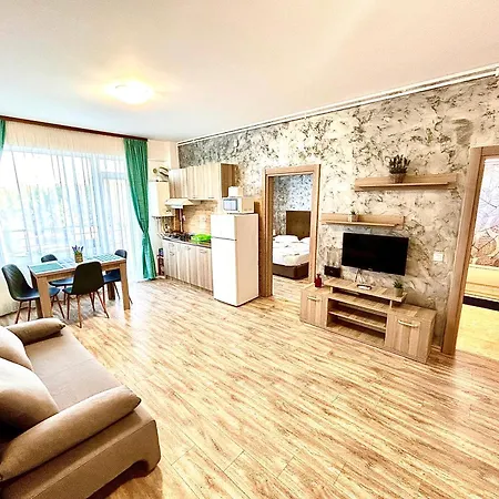 Summerland Seaview Apartment Mamaia