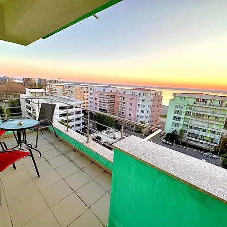 Summerland Seaview Apartment