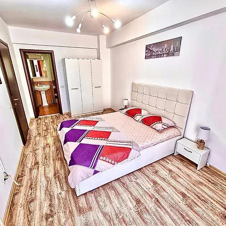 Summerland Seaview Apartment Mamaia