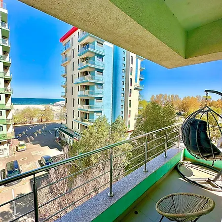 Summerland Seaview Apartment Mamaia
