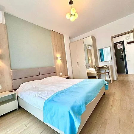 Summerland Seaview Apartament