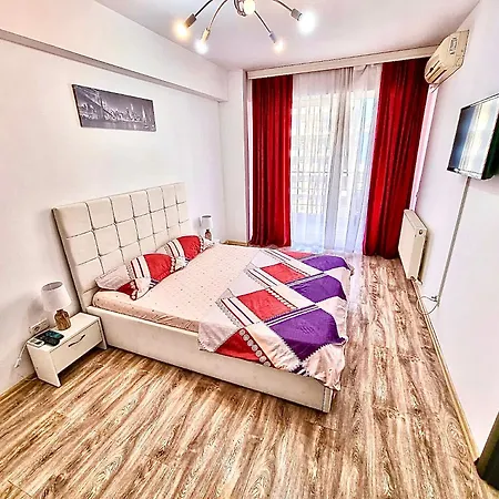 Summerland Seaview Apartament *