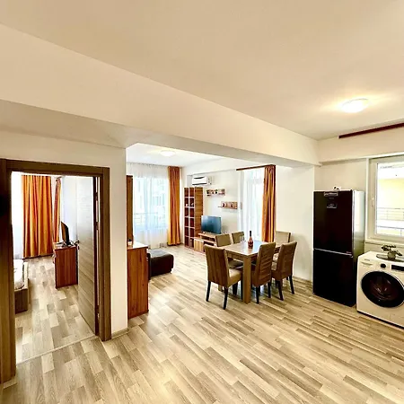 Summerland Seaview Apartament